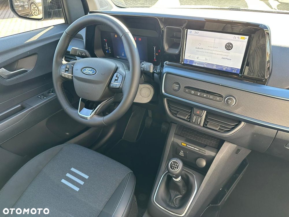 Ford Transit Courier - 17