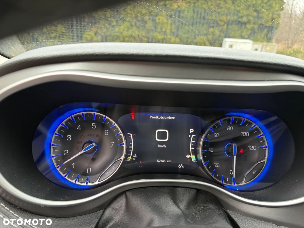 Chrysler Pacifica - 11