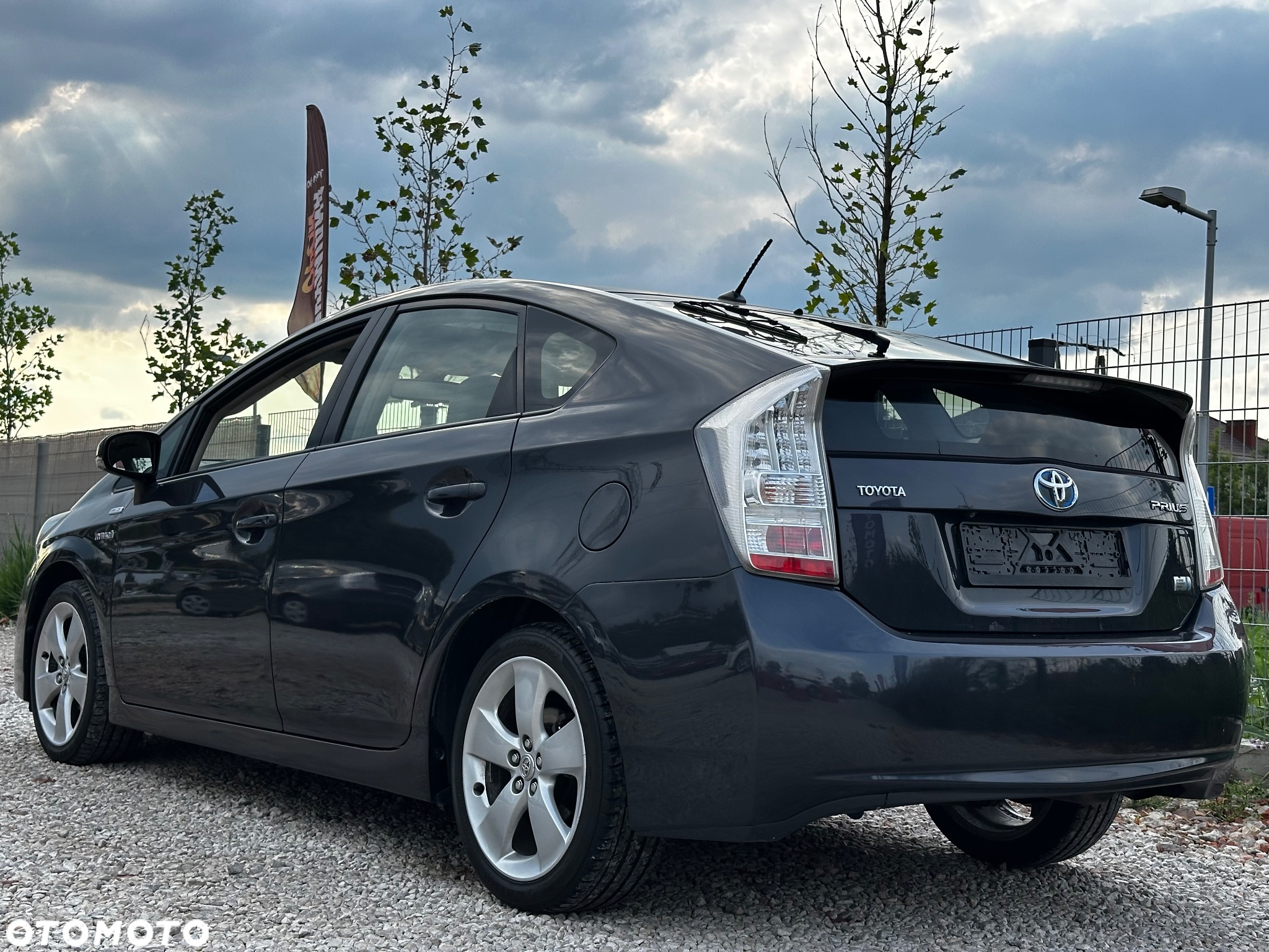 Toyota Prius (Hybrid) Executive - 5