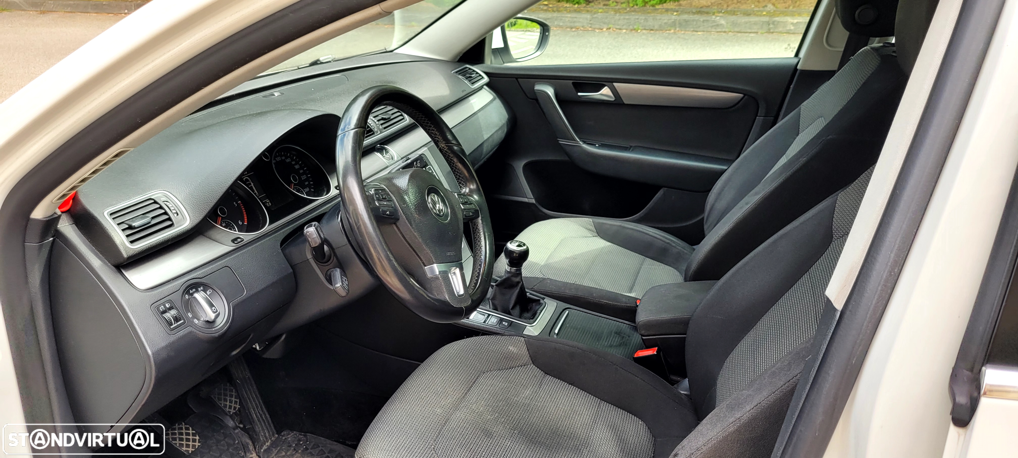 VW Passat 2.0 TDI Confortline - 9