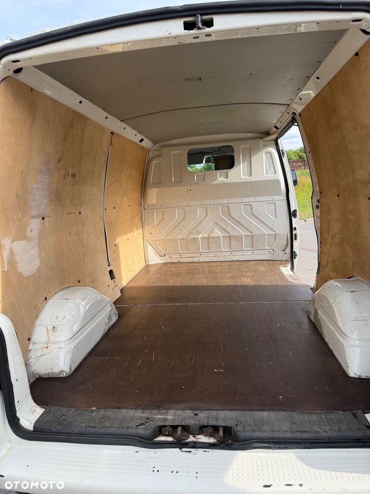 Volkswagen Transporter - 9