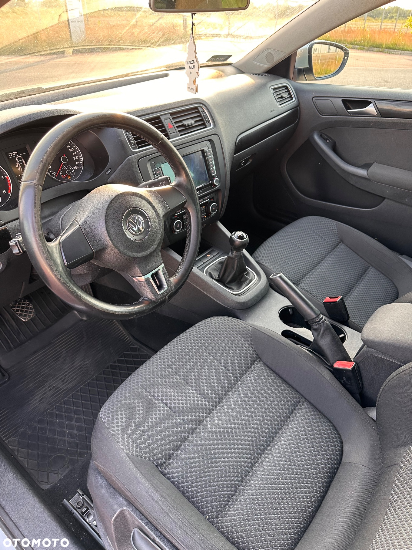Volkswagen Jetta 1.6 TDI Highline - 16