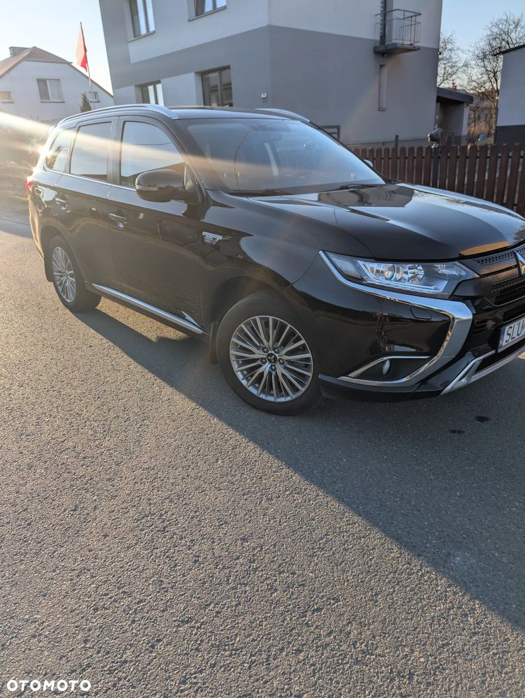 Mitsubishi Outlander - 1