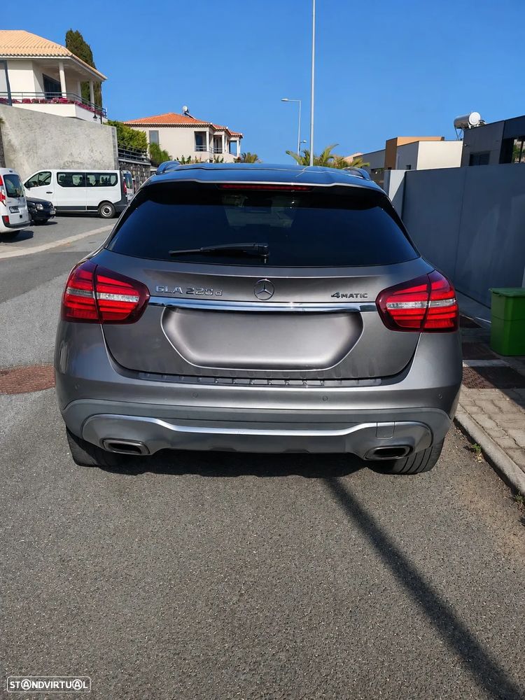 Mercedes-Benz GLA 220 d 4-Matic - 2