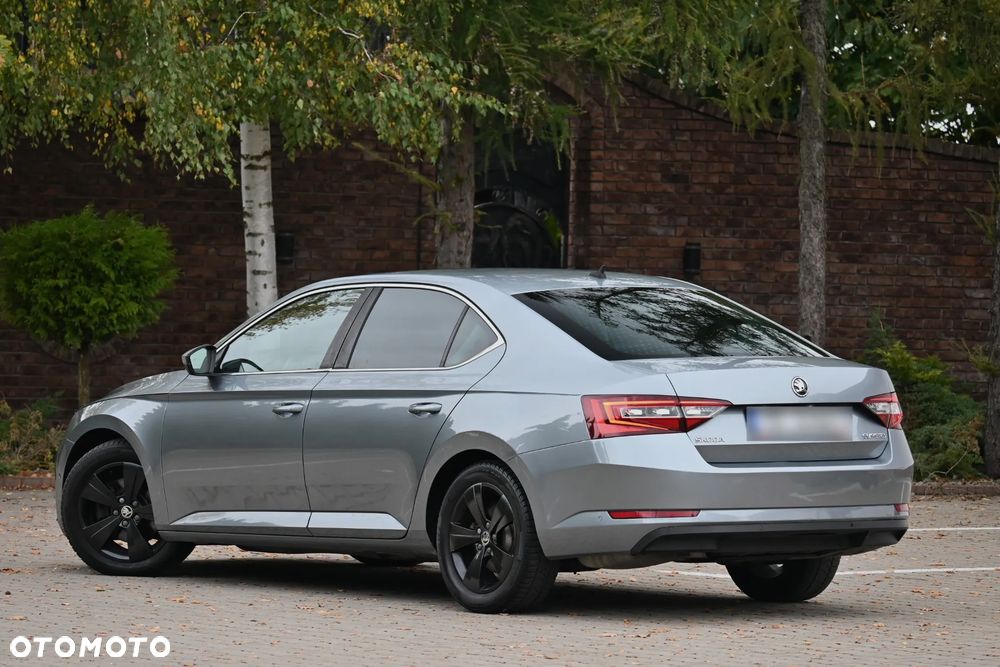 Skoda Superb 2.0 TDI DSG Premium Edition - 35