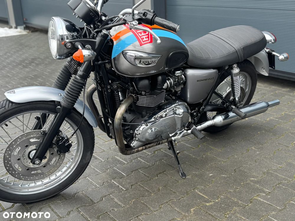 Triumph Bonneville - 17