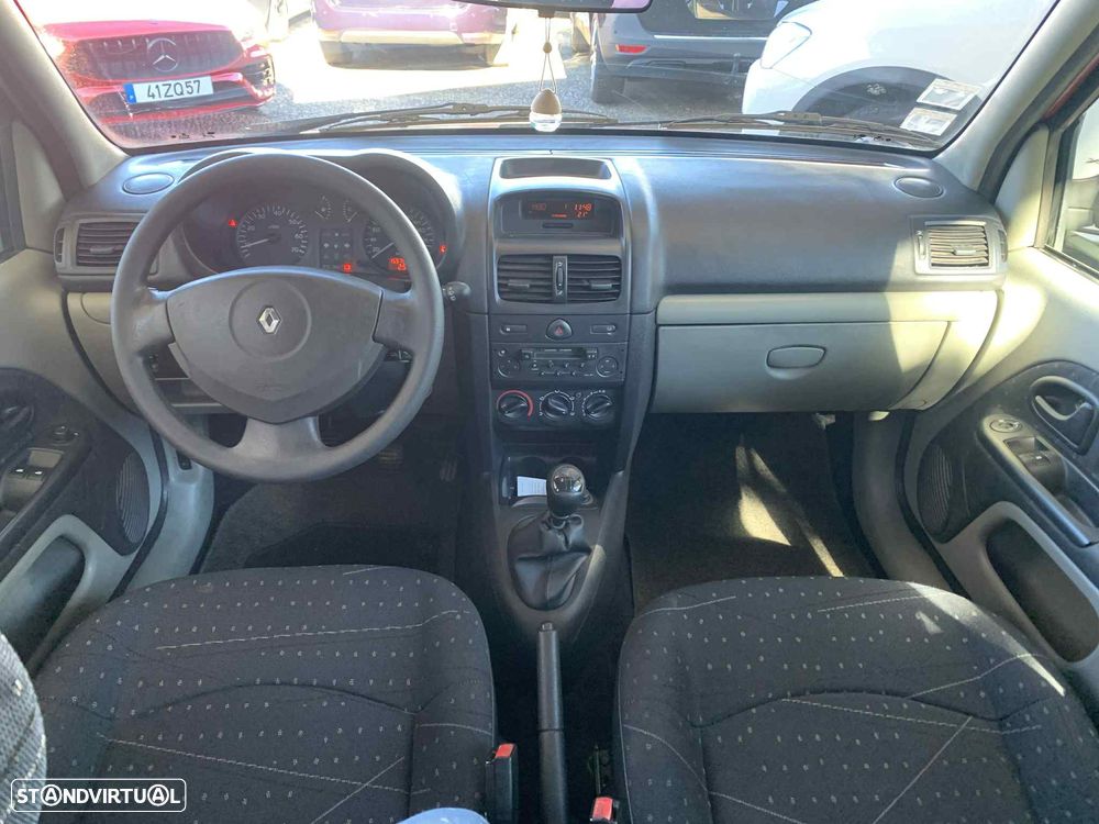 Renault Clio 1.2 16V Confort Privilège - 8