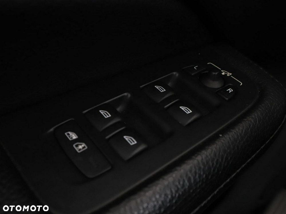Volvo V60 D4 Momentum - 36