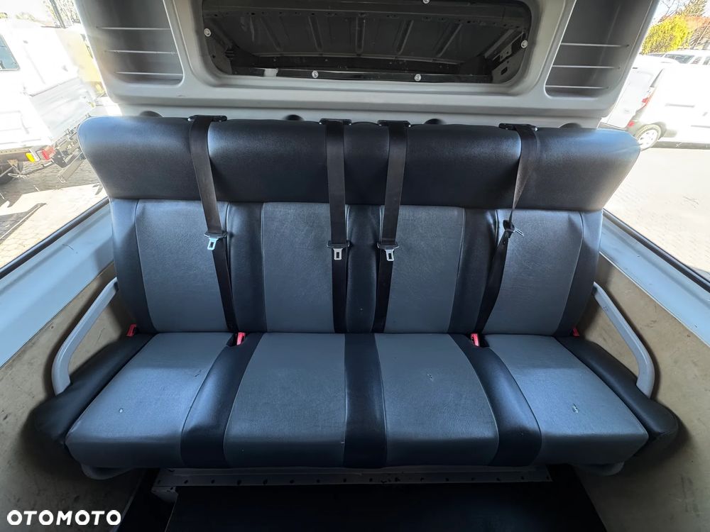 Mercedes-Benz Sprinter - 14