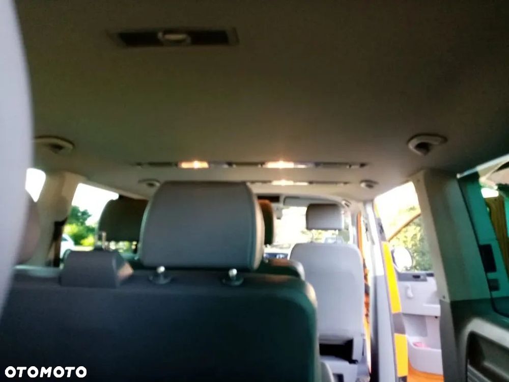 Volkswagen Caravelle - 14