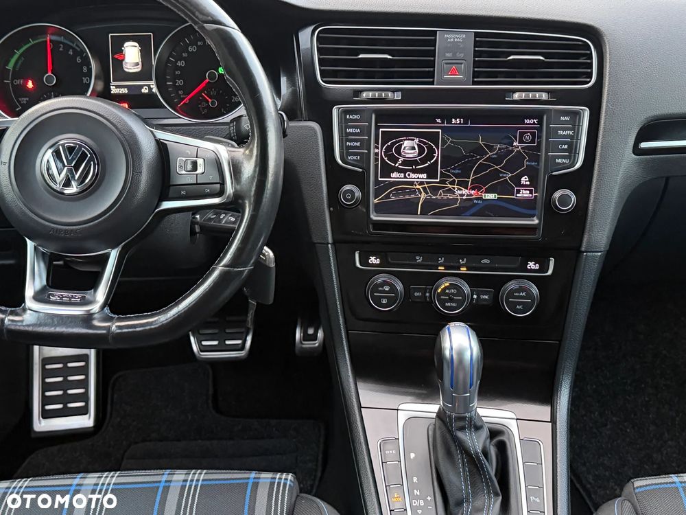 Volkswagen Golf - 21