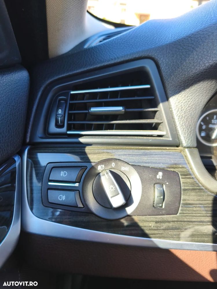 BMW Seria 5 525d xDrive Touring Sport-Aut. Luxury Line - 23