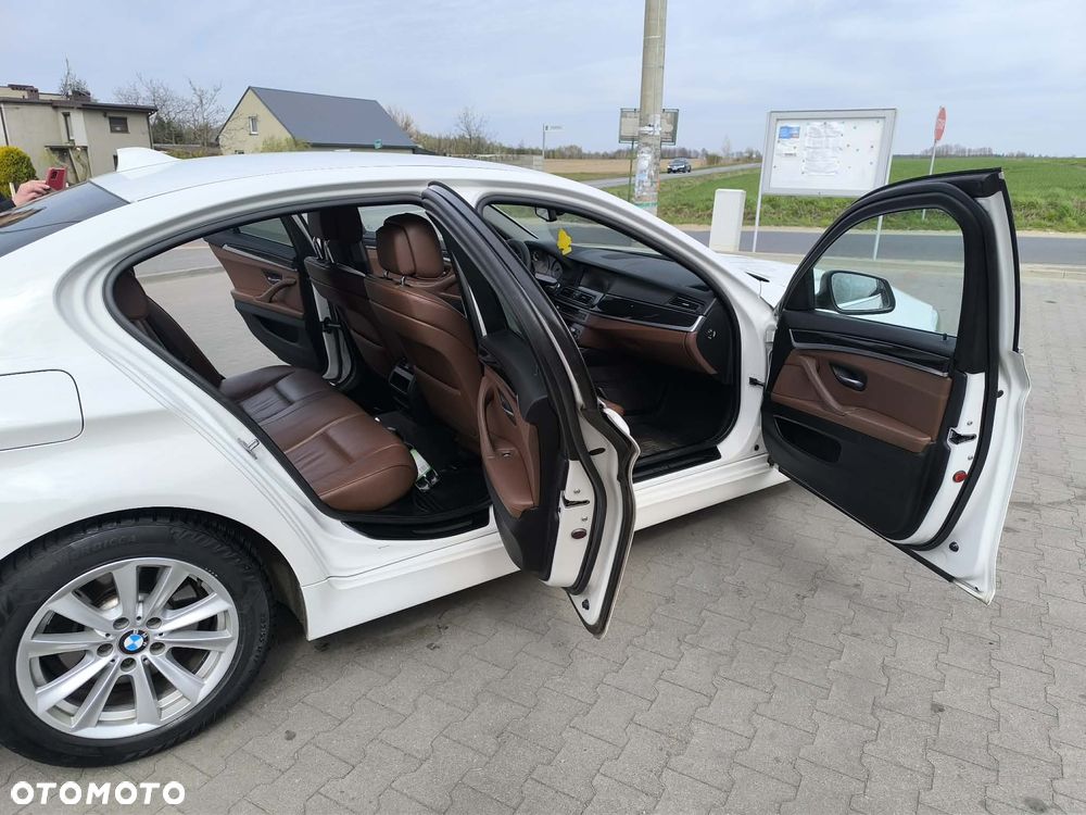 BMW Seria 5 525d xDrive - 9