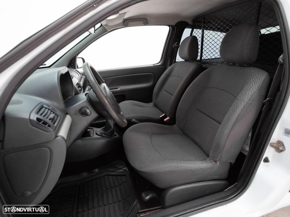 Renault Clio Van - 7