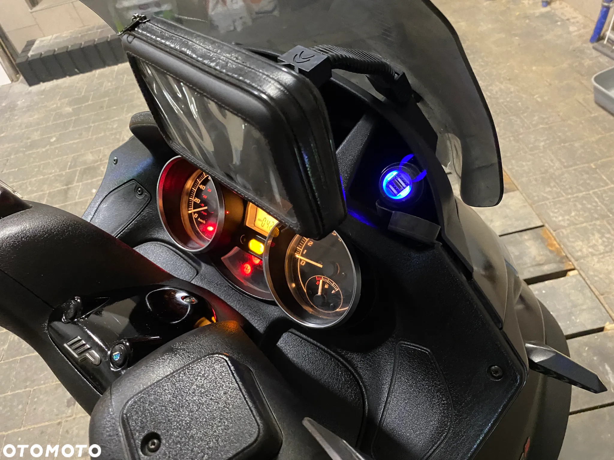 Piaggio MP-3 - 8