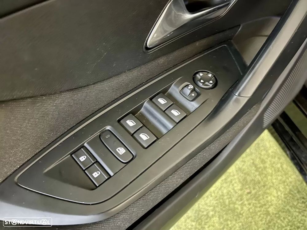 Peugeot 308 1.5 BlueHDi Active EAT8 - 32