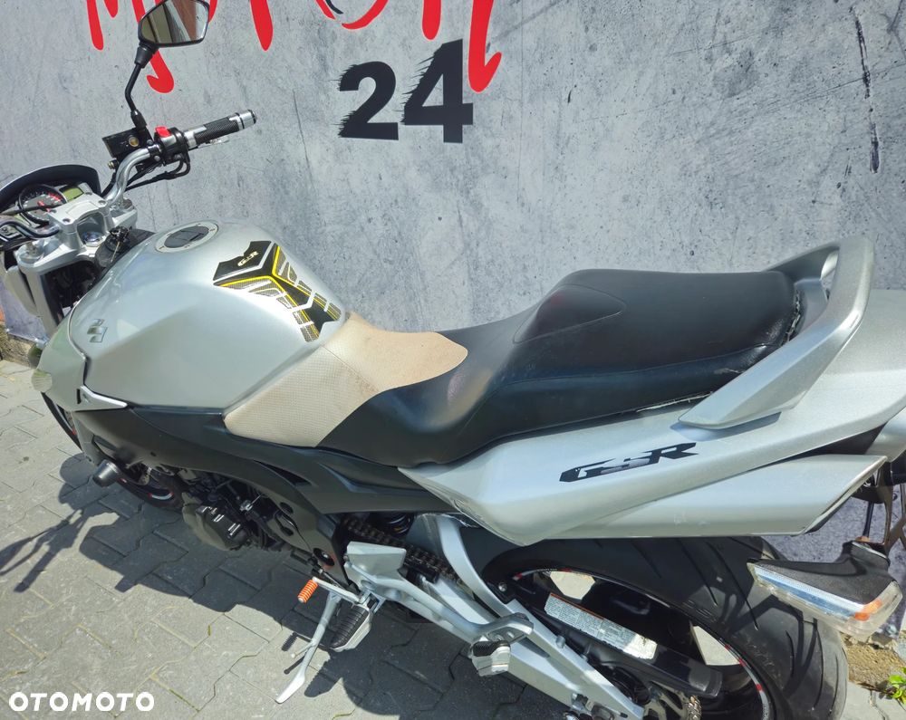 Suzuki GSR - 14