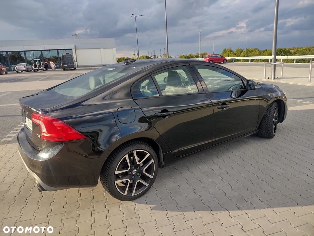 Volvo S60 T5 Drive-E Dynamic Edition (Kinetic) - 4