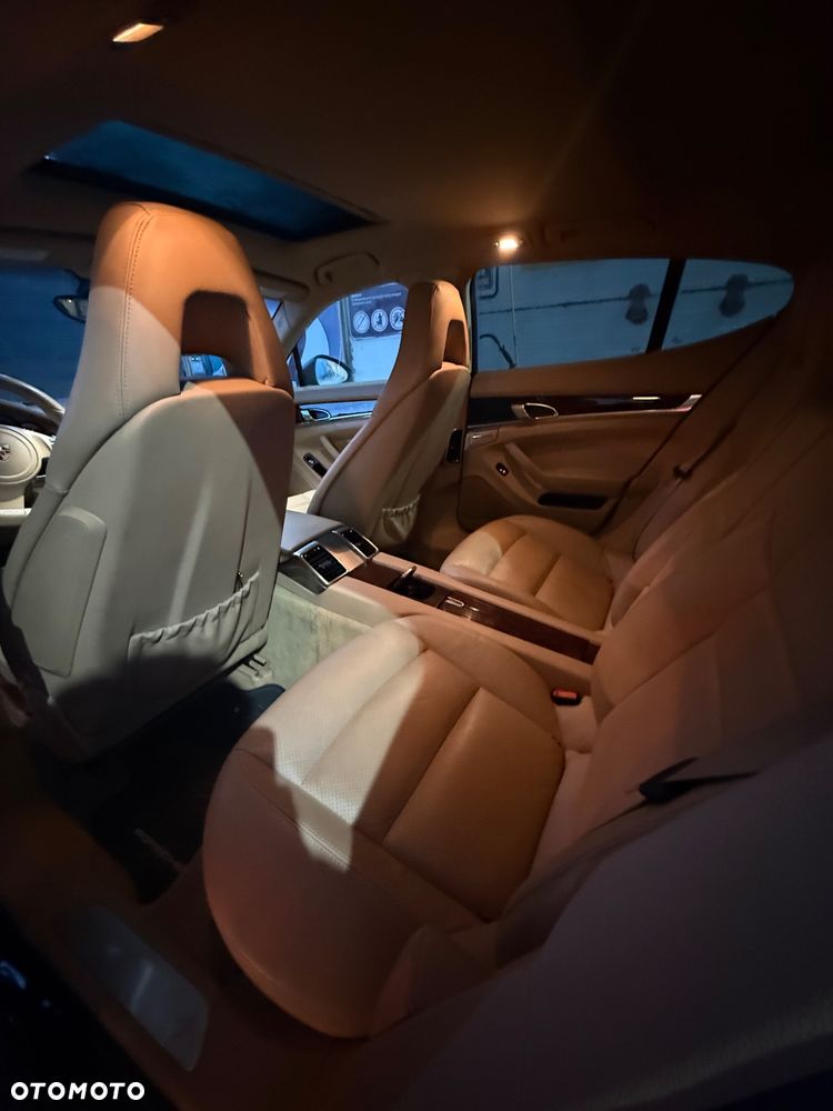 Porsche Panamera PDK Platinum Edition - 10
