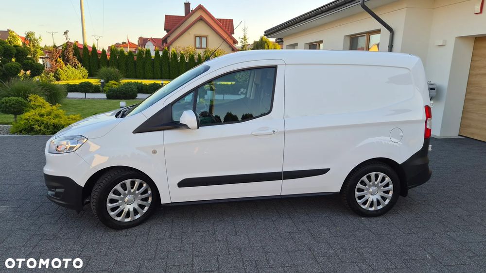Ford Transit Courier - 23