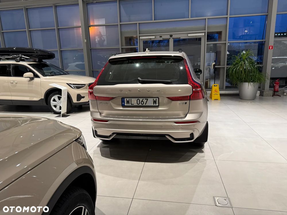 Volvo XC 60 B5 B AWD Plus Dark - 8