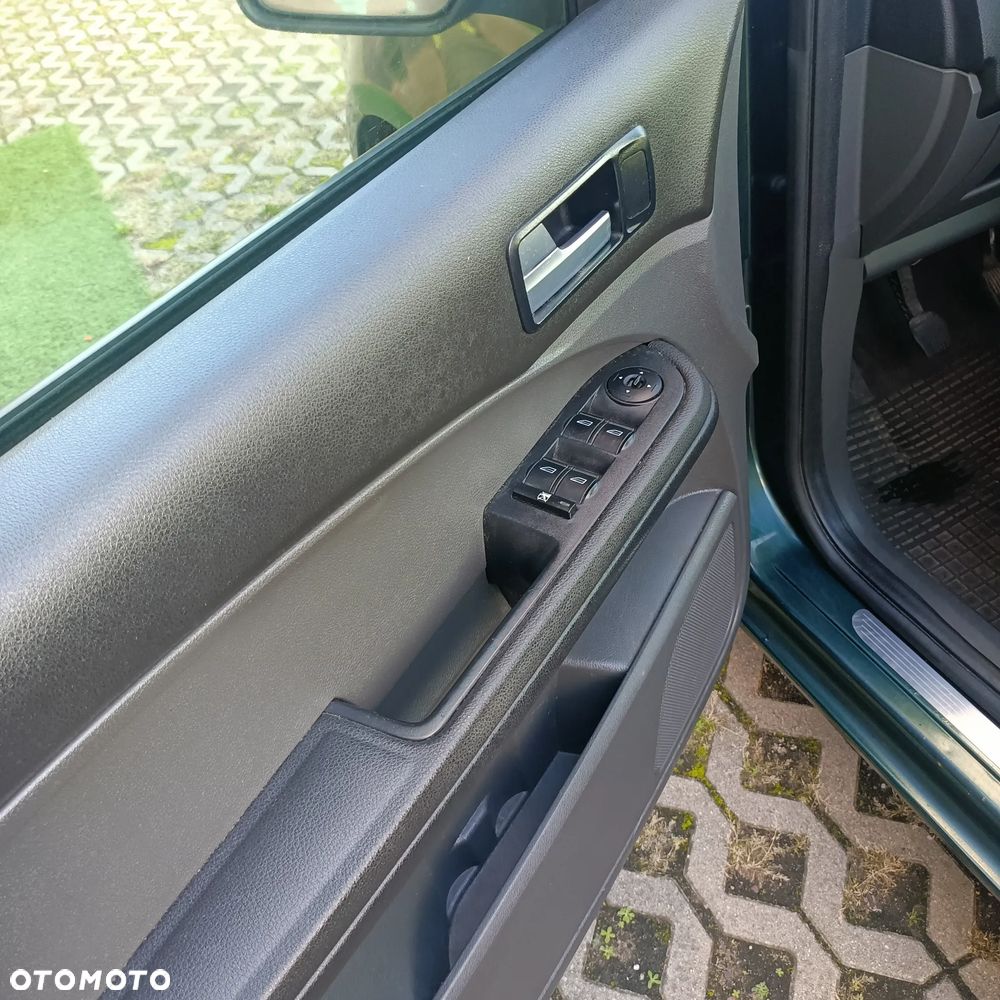 Ford Focus C-Max 1.8 Ghia - 12