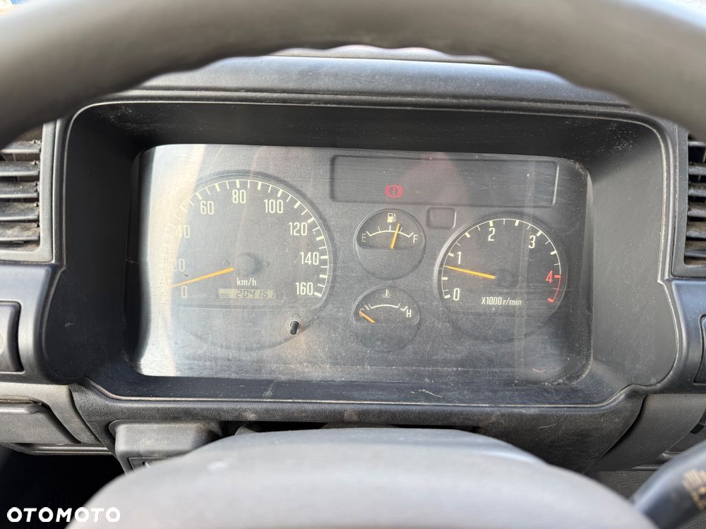 Isuzu NPR - 18