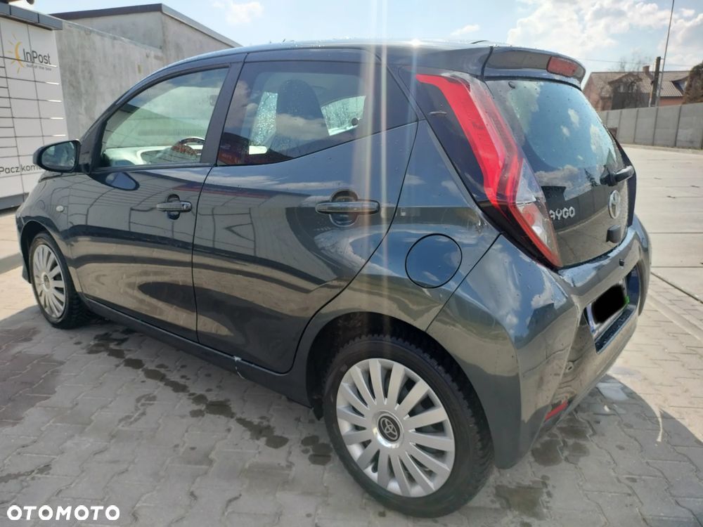 Toyota Aygo x - 12