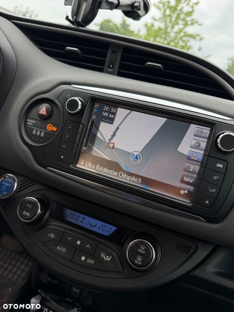 Toyota Yaris Hybrid 100 Premium - 18