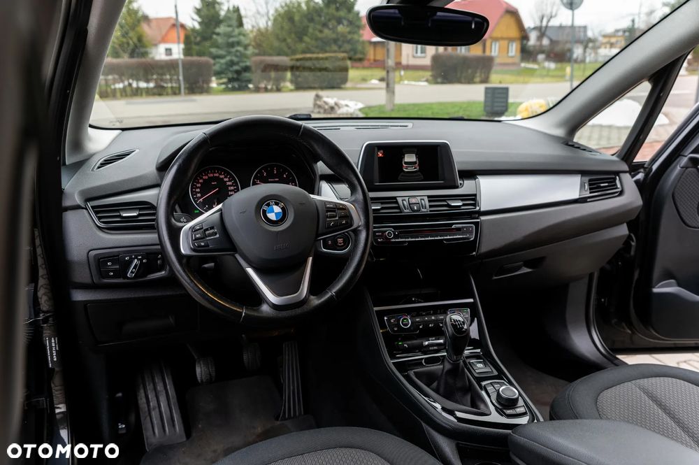 BMW Seria 2 218d - 35
