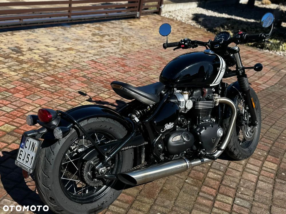 Triumph Bonneville Bobber - 4
