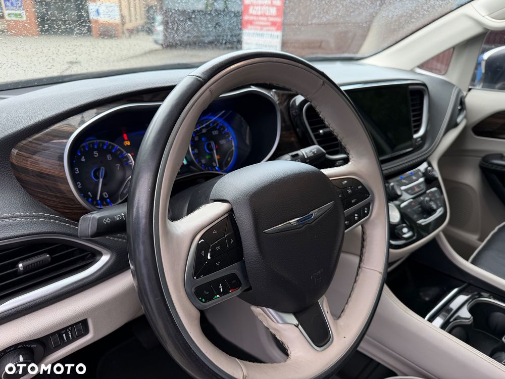 Chrysler Pacifica - 26