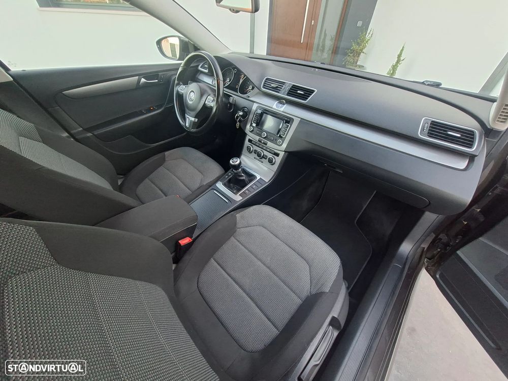 VW Passat 2.0 TDI BlueMotion Exclusive - 17