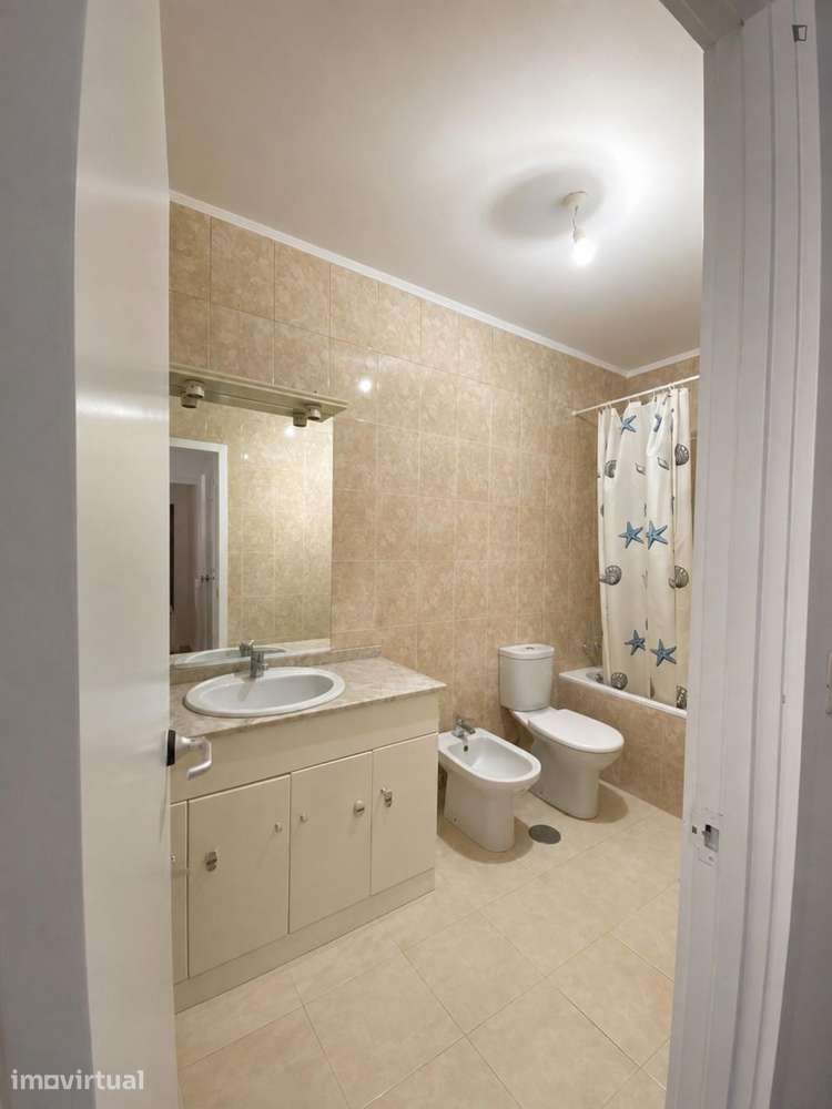 Quarto - localizado em Paranhos Porto - Grande imagem: 3/6