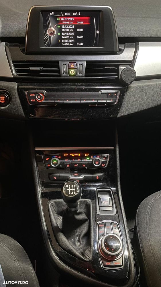BMW Seria 2 218d - 10