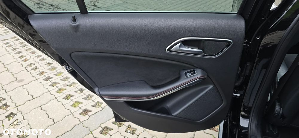 Mercedes-Benz Klasa A 180 AMG Line - 26