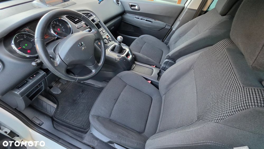 Peugeot 5008 - 12