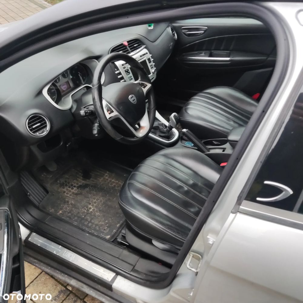 Lancia Delta 1.9 MultiJet Twinturbo Platino - 8