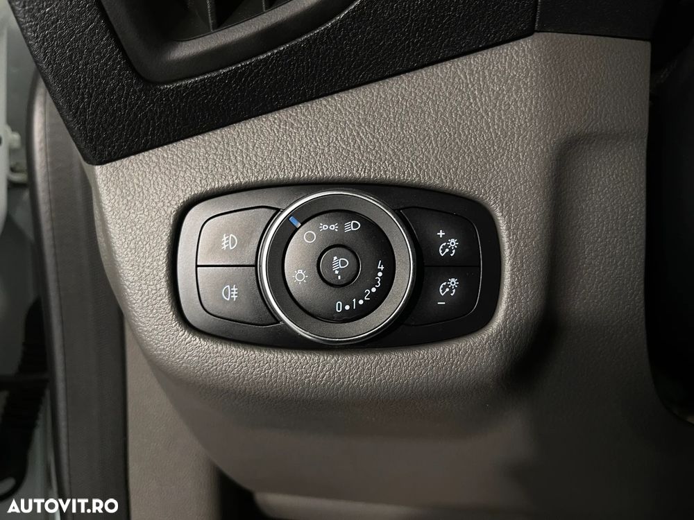 Ford Transit Connect - 13