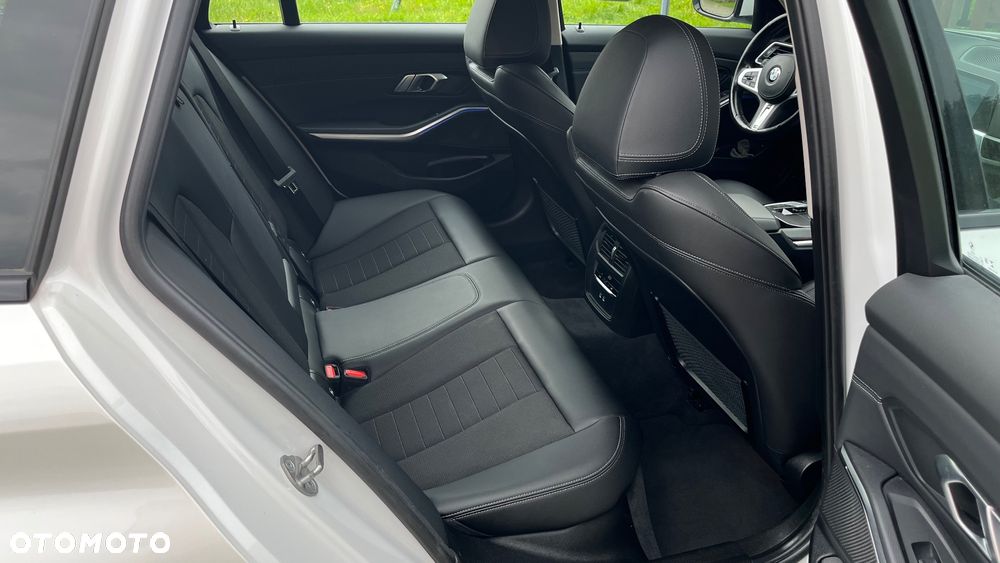 BMW Seria 3 320d Sport Line sport - 24