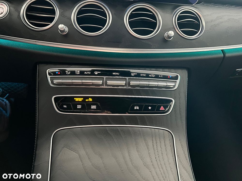 Mercedes-Benz Klasa E 200 Exclusive - 33