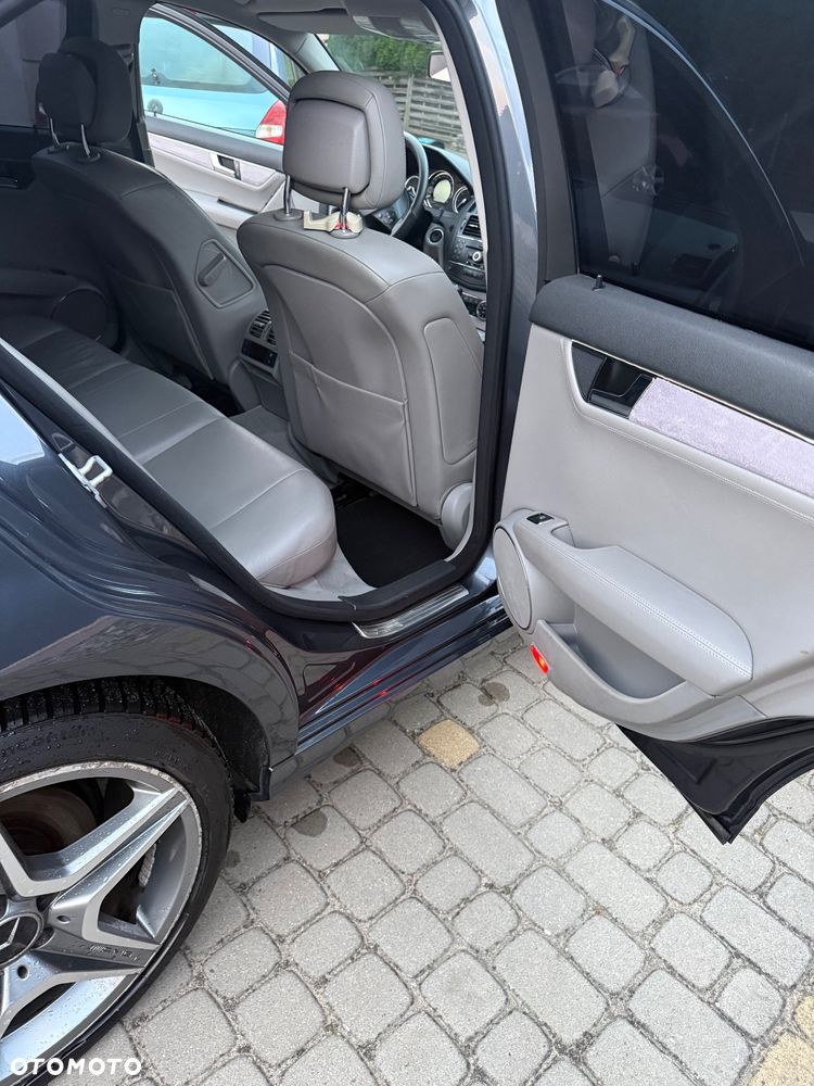 Mercedes-Benz Klasa C 320 CDI DPF 7G-TRONIC Avantgarde - 19