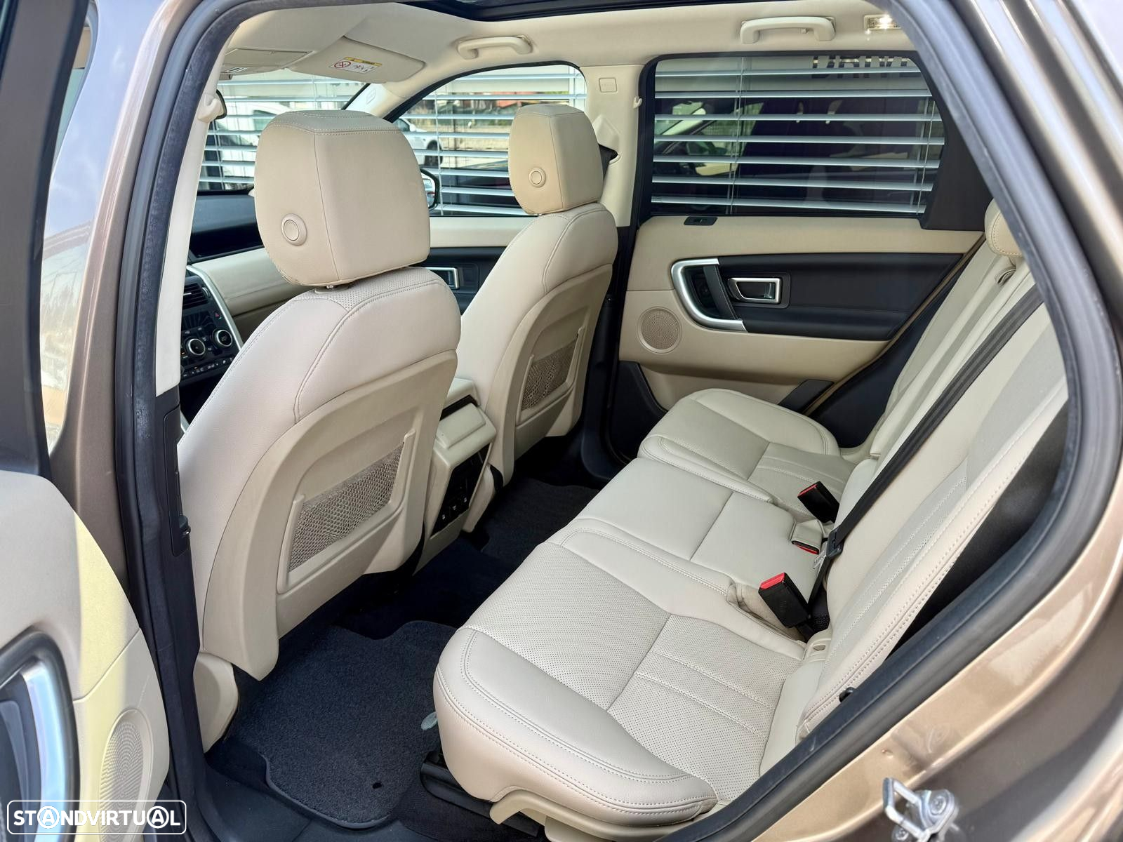 Land Rover Discovery Sport 2.0 TD4 HSE Luxury 7L Auto - 11