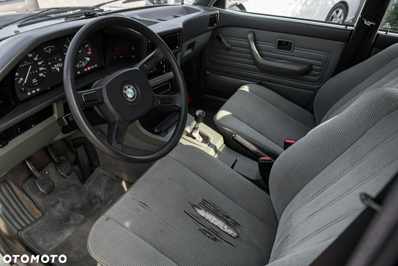 BMW Seria 5 518 i - 15