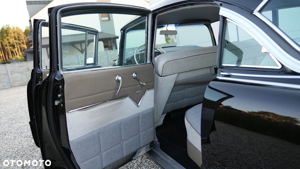Cadillac Deville - 34