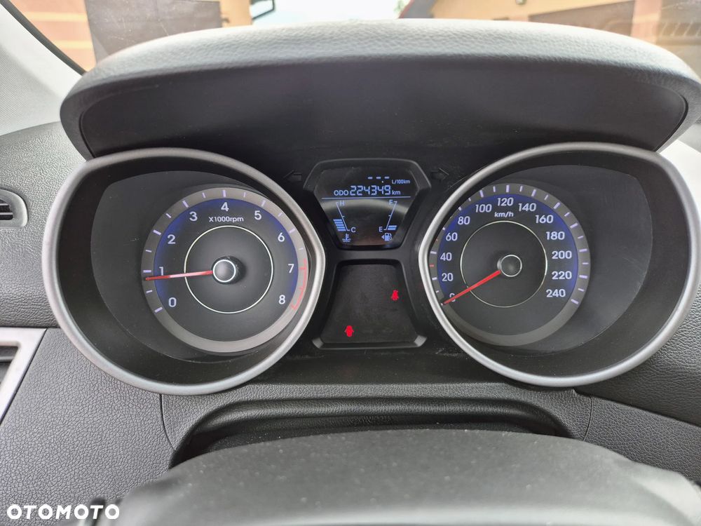 Hyundai Elantra 1.6 Comfort - 9