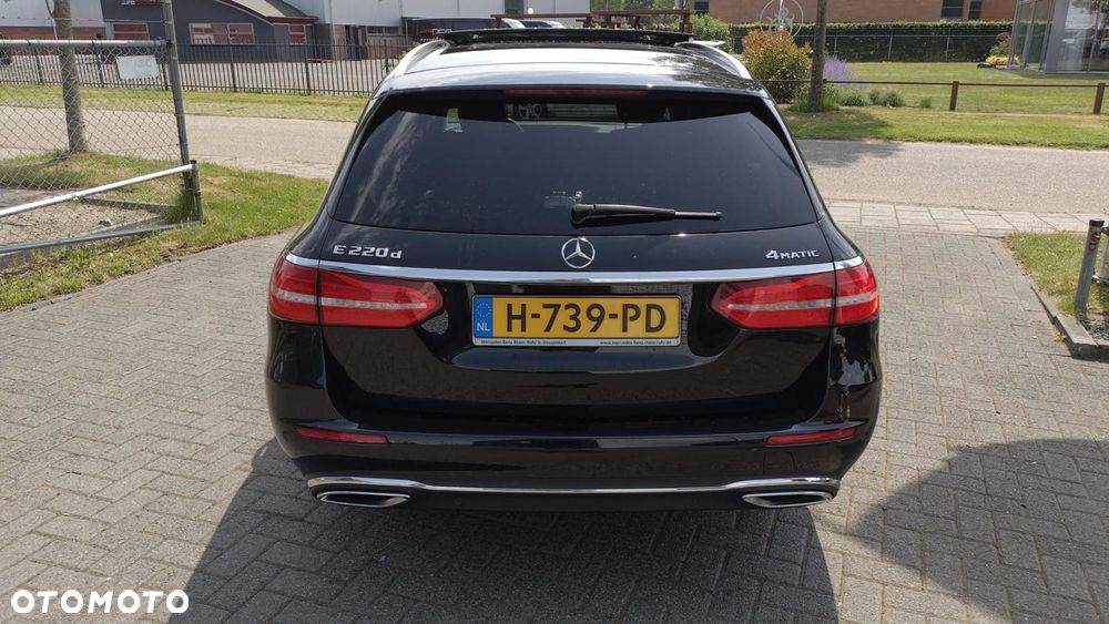 Mercedes-Benz Klasa E 220 d 4Matic 9G-TRONIC Exclusive - 4