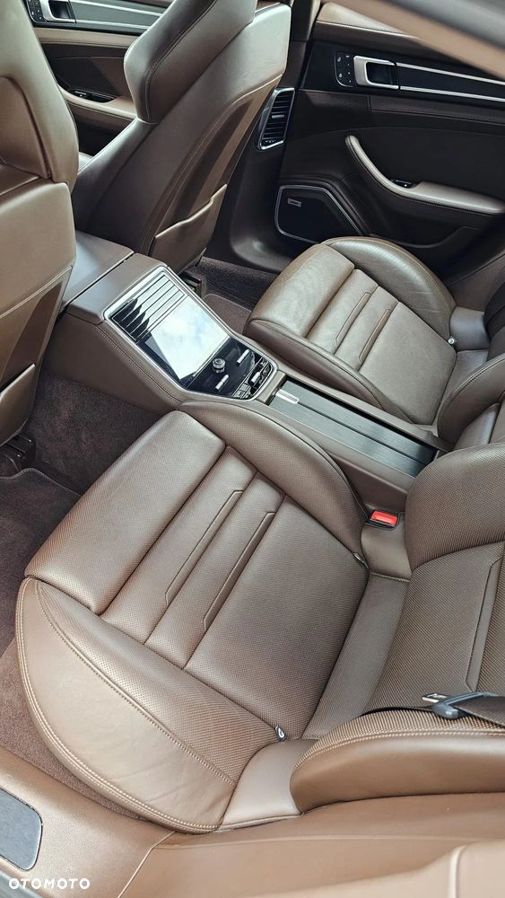 Porsche Panamera 4 Platinum Edition - 22
