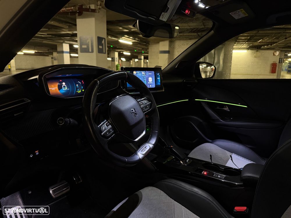 Peugeot e-2008 50 kWh GT - 6