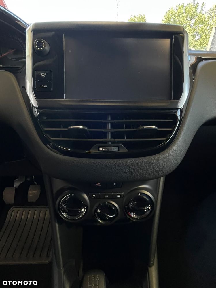 Peugeot 208 95 VTI Allure - 11